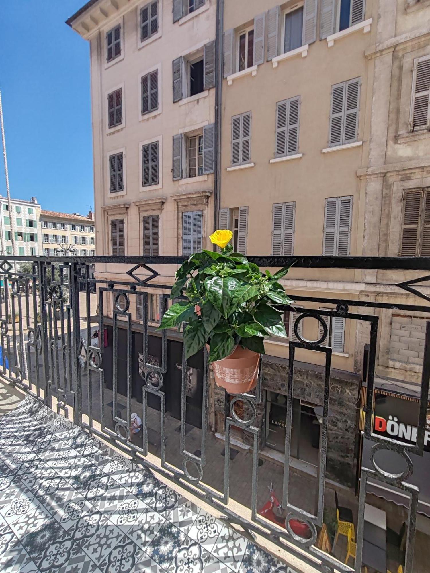 Apartamento T3 Grand Balcon Au Coeur Du Vieux Port Marsella Exterior foto